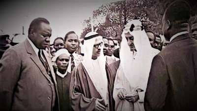 منصور الخريجي مع الملك فيصل بن عبد العزيز آل سعود