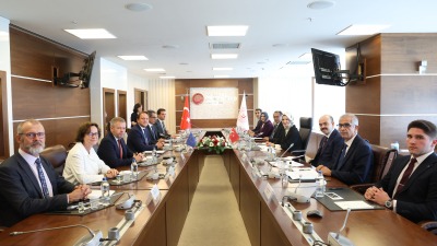 يدير المشروع بشكل مشترك وزارة الأسرة التركية وبعثة الاتحاد الأوروبي إلى تركيا.