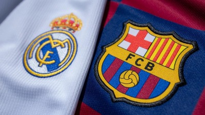 اللوغو الرسمي لريال مدريد وغريمه التقليدي برشلونة 