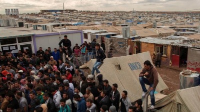 لاجئون سوريون يتجمعون في مخيم دوميز في إقليم كردستان العراق (OCHA)