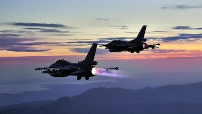 الغارات تمت باستخدام أربع طائرات مقاتلة تابعة للتحالف، منها طائرتان من طراز F-16 وطائرتان من طراز F-35.