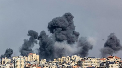 قصف إسرائيلي على مدينة غزة (أ.ف.ب)