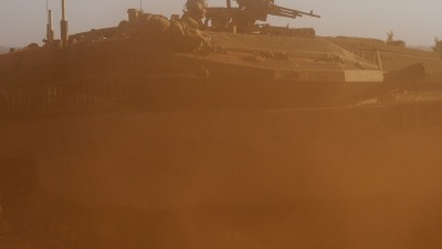آلية عسكرية إسرائيلية على الحدود مع لبنان ـ رويترز