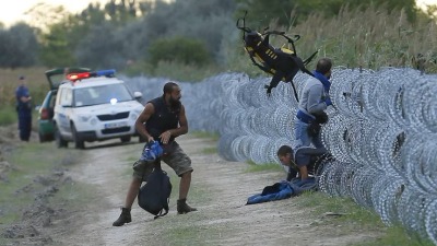 لاجئون على الحدود الهنغارية