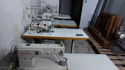 آلات خياطة للبيع في ورشة لصناعة الألبسة بحلب ـ تلفزيون سوريا