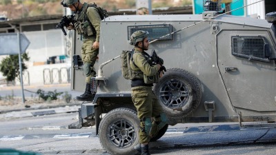 دورية للاحتلال الإسرائيلي قرب نابلس في الضفة الغربية - رويترز