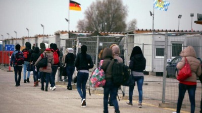 مقترح ألماني لمنع اللاجئين من تحويل الإعانات الاجتماعية إلى بلدانهم الأصلية