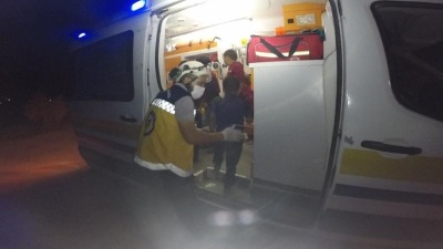 فرق الإنقاذ تنقل عدد من المصابين إلى مشفى مدينة اعزاز - 15 تشرين الأول 2023 (الدفاع المدني السوري)