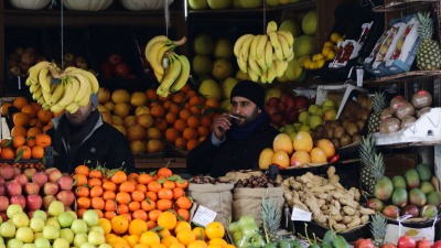 تجار في دمشق رفعوا أسعار بضائعهم بسبب "الحرب على غزة والتوتر الأمني".