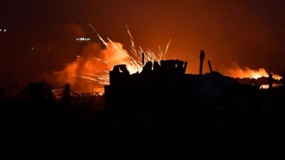 صورة لقصف إسرائيلي سابق على مواقع عسكرية للنظام في سوريا - AFP