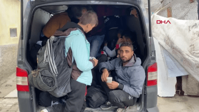 السلطات التركيّة ترحّل 20 سورياً من بورصة وتوقف 23 في أدرنة