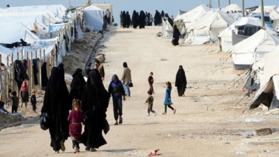 العراق يعيد 192 عائلة من مخيم الهول في شمال شرقي سوريا