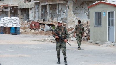 حاجز لقوات النظام في حي درعا البلد - AFP