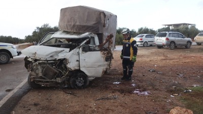 فرق الإنقاذ تتفقد مكان الحادث بعد نقل المصابين إلى المشفى - 27 تشرين الثاني 2023 (الدفاع المدني السوري)