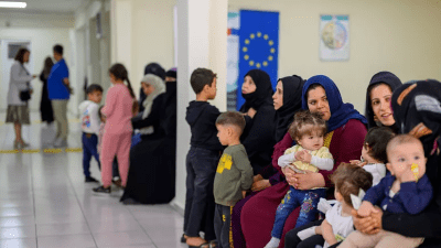 لاجئون سوريين في أحد مراكز الهجرة التركية