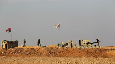 عناصر من الميليشيات العراقية قرب الحدود مع سوريا - AFP