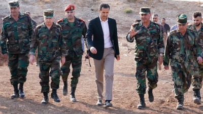 بشار الأسد وعدد من ضباطه على خطوط النار في ريف إدلب الجنوبي - 22 تشرين الأول 2019 (رئاسة الجمهورية)