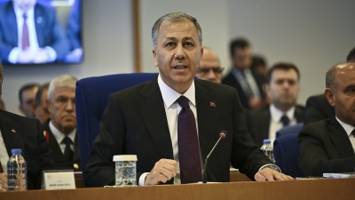 وزير الداخلية التركي علي يرلي كايا (الأناضول)
