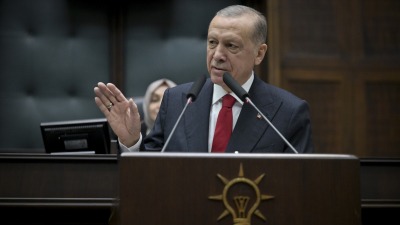 الرئيس التركي رجب طيب أردوغان يتحدث أمام كتلة حزبه البرلمانية (الأناضول)
