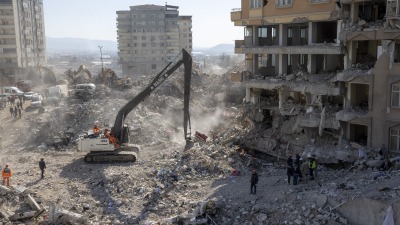دمار هائل من جراء الزلزال في تركيا