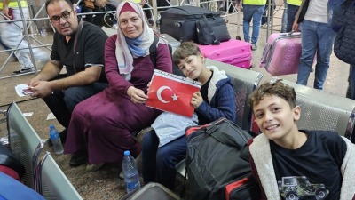 عائلة تركية أجلتها حكومتها من غزة عبر مصر (وسائل إعلام تركية)