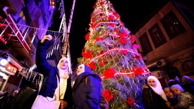 شجرة عيد الميلاد في حي القصاع بالعاصمة دمشق - 14 كانون الأول 2019 (رويترز)