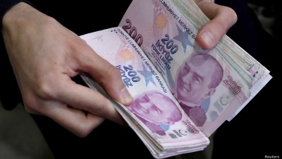 "المركزي التركي" يتوقع انخفاضاً مستمراً لليرة أمام الدولار حتى نهاية 2024
