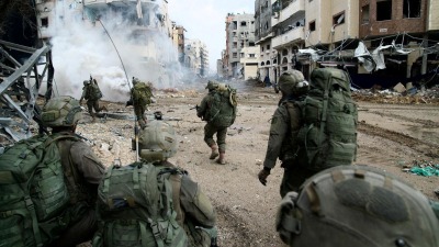 استهداف 8 دبابات إسرائيلية بقذائف الياسين 105 في حيي التفاح والدرج - رويترز