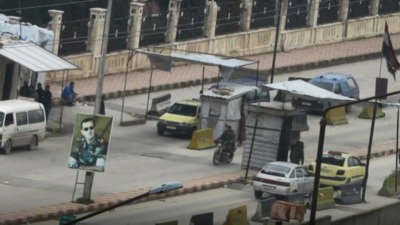 حاجز "الفرقة الرابعة" الفاصل بين مناطق سيطرة النظام وحي الشيخ مقصود في حلب (هاوار))