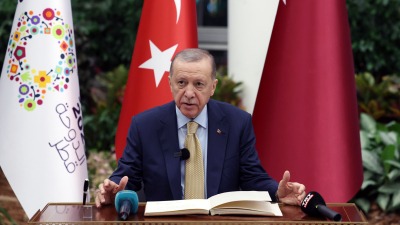 الرئيس التركي رجب طيب أردوغان يتحدث في قمة المجلس الخليجي في قطر (الأناضول)