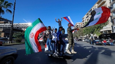 علم إيران في دمشق