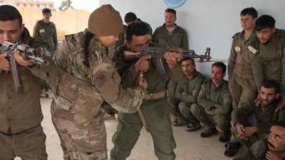 تدريبات عسكرية لعناصر "قوات الأمن الداخلي" (الأسايش) في شمال شرقي سوريا