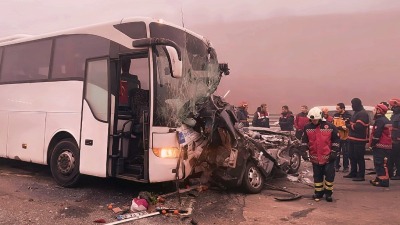 عشرات الضحايا في حادث سير متسلسل بولاية سكاريا شمال غربي تركيا 