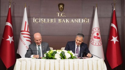 وزير الداخلية التركي يوقع بروتوكول تعاون مع رئيس مجلس التعليم العالي التركي