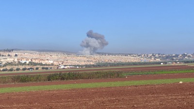 قصف جوي ومدفعي للنظام وروسيا على بلدات في ريفي إدلب وحلب 