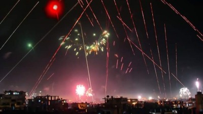إطلاق أعيرة وألعاب نارية في سماء دمشق احتفالاً برأس السنة الميلادية - 1 كانون الثاني 2020 (إنترنت)