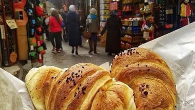 "كروسان" بالعفن والديدان في أسواق دمشق