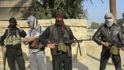 عناصر من تنظيم داعش (رويترز/أرشيفية)