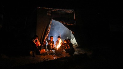 الخيام المؤقتة لا يمكنها حماية العائلات من البرد أو الأمطار - الأناضول
