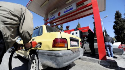 رغم انخفاض أسعار المشتقات النفطية عالمياً إلا أن حكومة النظام السوري رفعت أسعار المحروقات - رويترز