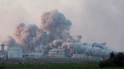 دخان يتصاعد عقب انفجار وسط غزة ـ رويترز