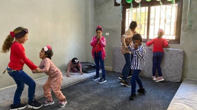 أطفال يلعبون في أحد دور الرعاية بمدينة القامشلي شمال شرقي سوريا - 7 نيسان 2021 (سبوتنيك)