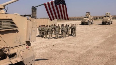 القوات الأميركية في شمال شرقي سوريا وهي تستعد للخروج في دورية في المنطقة - المصدر: فوربس