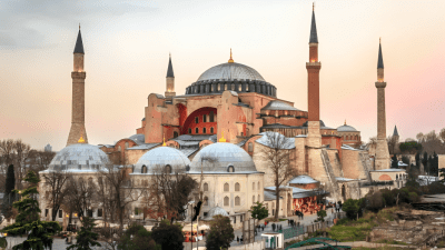 مسجد آيا صوفيا الكبير في إسطنبول (الأناضول)