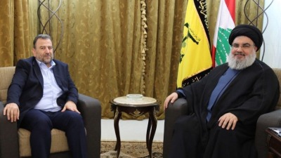 زعيم "حزب الله" حسن نصر الله ونائب رئيس المكتب السياسي لحركة "حماس" صالح العاروري