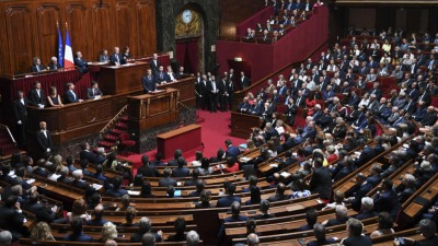 فرنسا تنشر قانون الهجرة المثير للجدل في الجريدة الرسمية