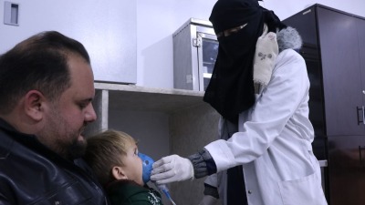 إصابات بالجملة نتيجة مرض فيروسي يغزو الشمال السوري والمشافي ممتلئة (تلفزيون سوريا)
