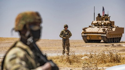 جنود أميركيون معهم دبابة في الأراضي السورية - المصدر: الإنترنت
