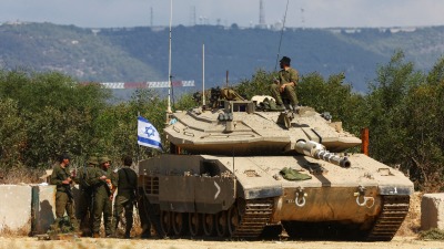 الجيش الإسرائيلي يعلن قتل 3 قياديين بحزب الله ويستعد لحرب في الشمال