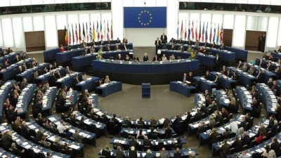 الاتحاد الأوروبي يقر قانوناً لمكافحة العنف ضد النساء والمضايقات على الإنترنت